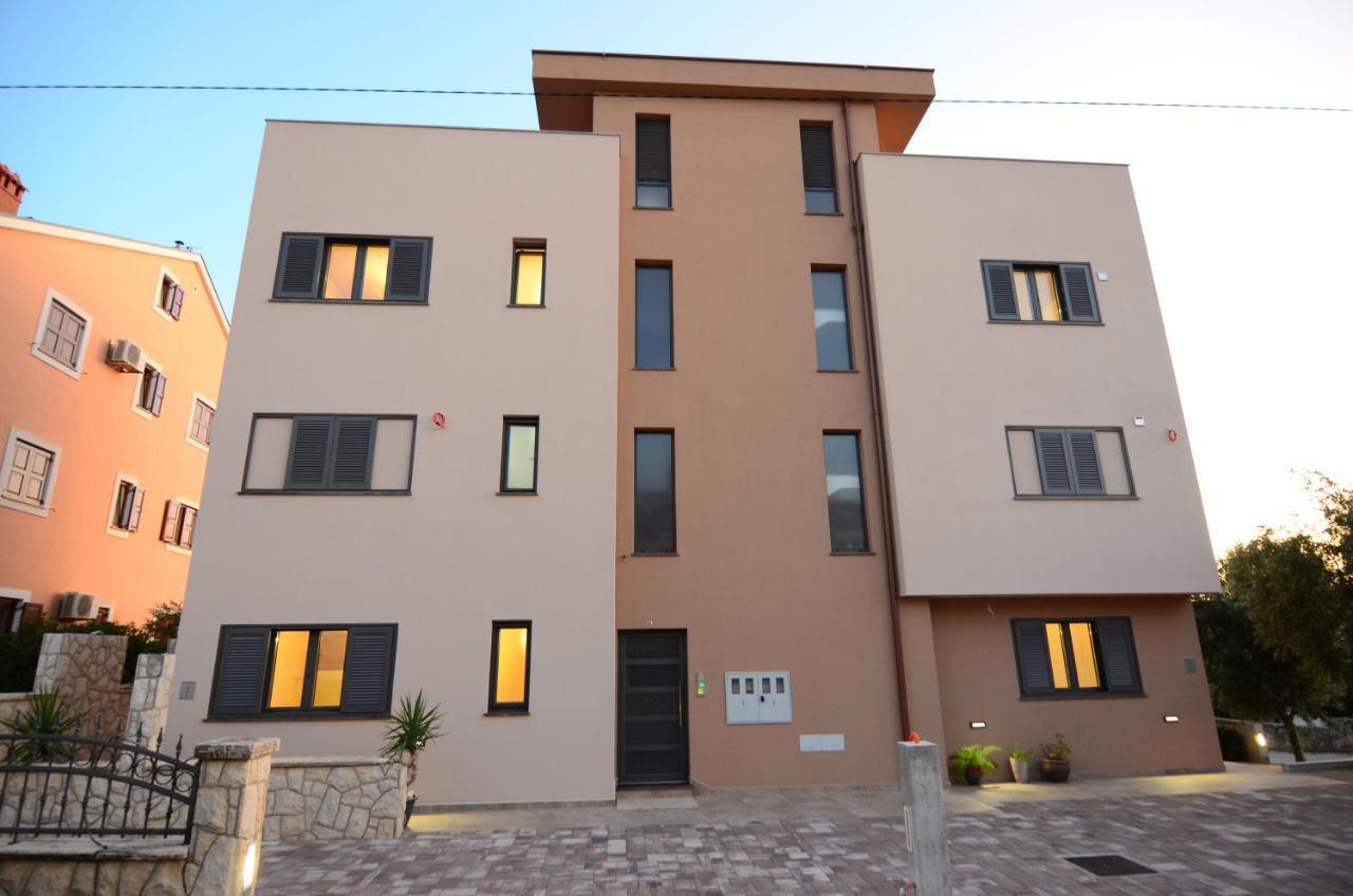 Apartments Luana With Private Jacuzzi Zadar Extérieur photo