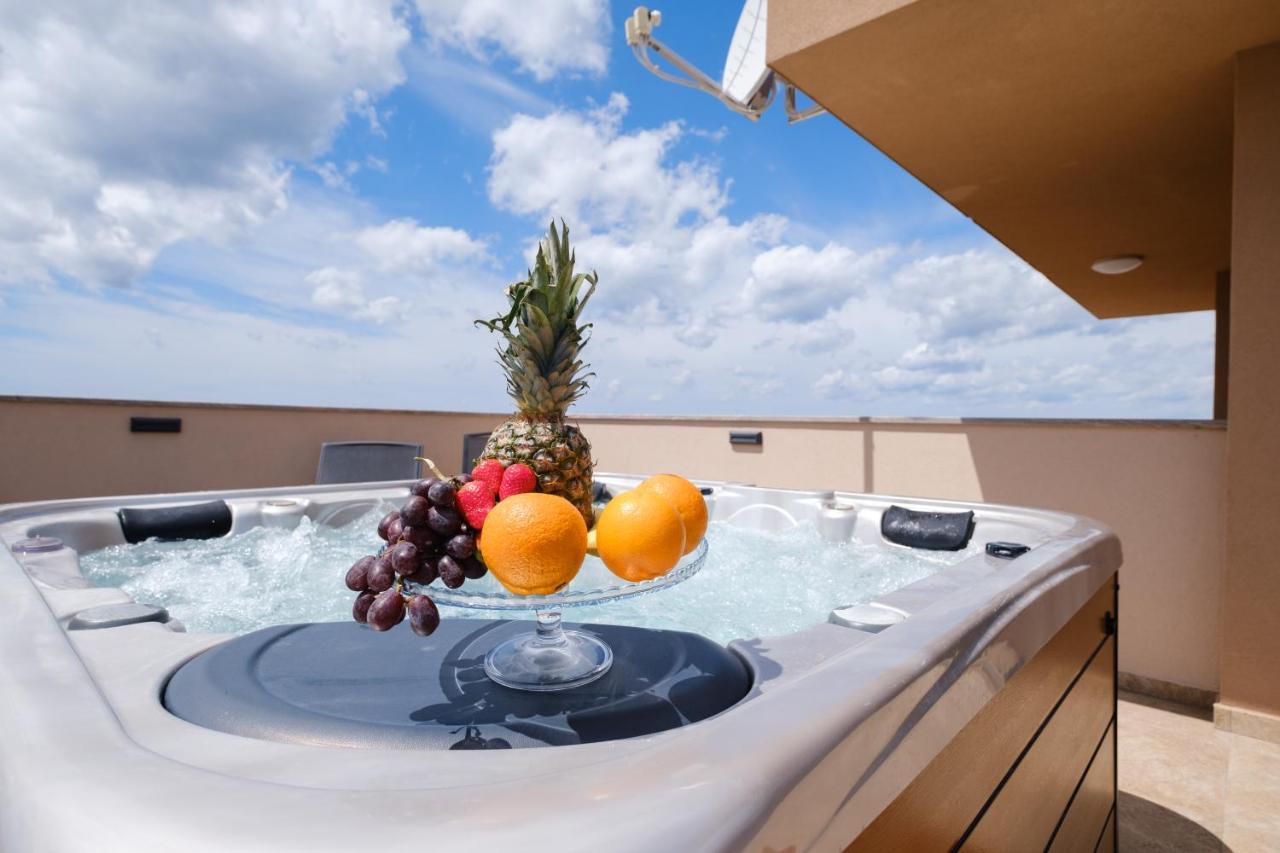 Apartments Luana With Private Jacuzzi Zadar Extérieur photo