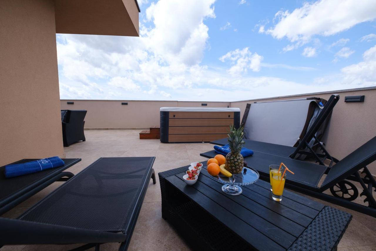 Apartments Luana With Private Jacuzzi Zadar Extérieur photo