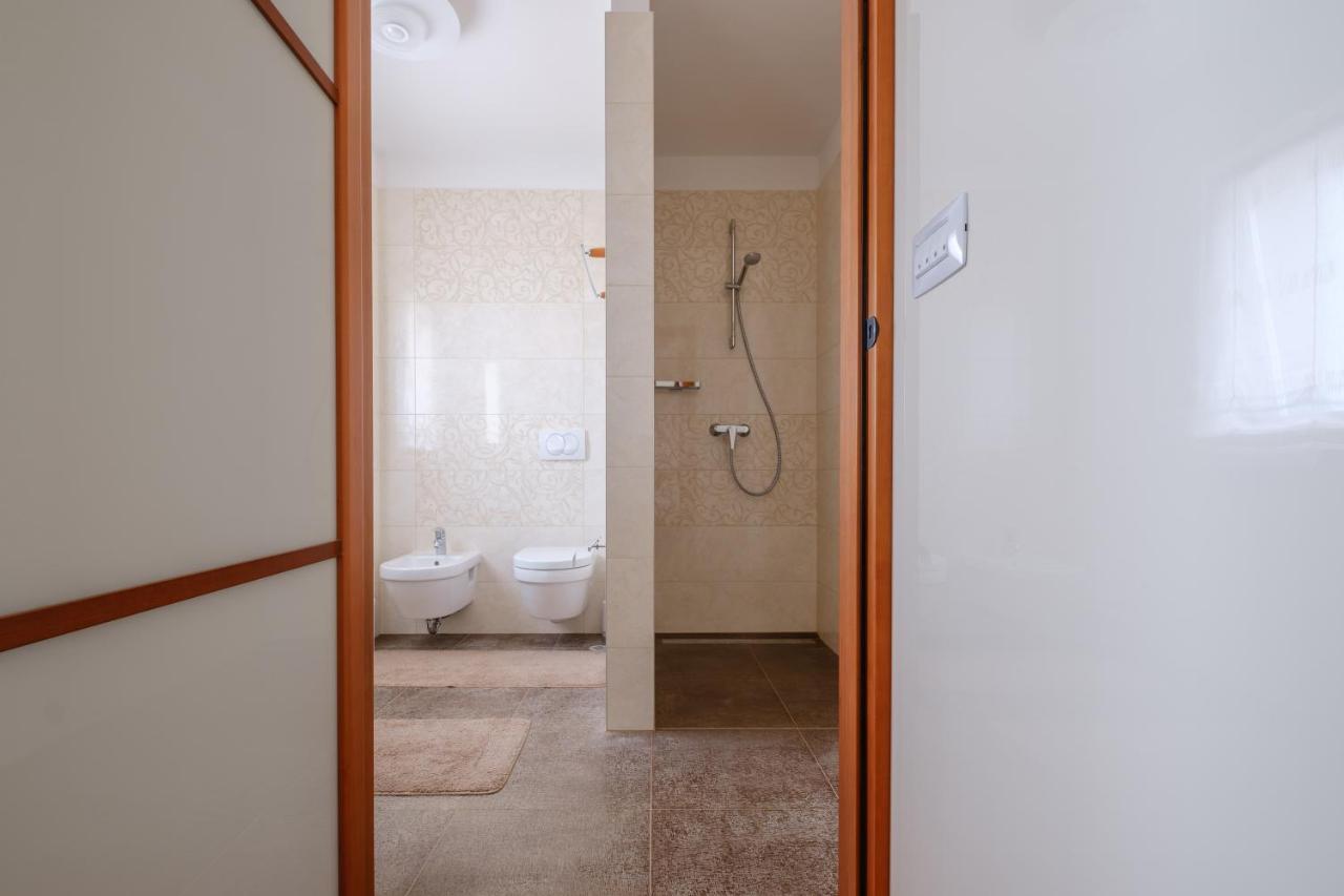 Apartments Luana With Private Jacuzzi Zadar Extérieur photo