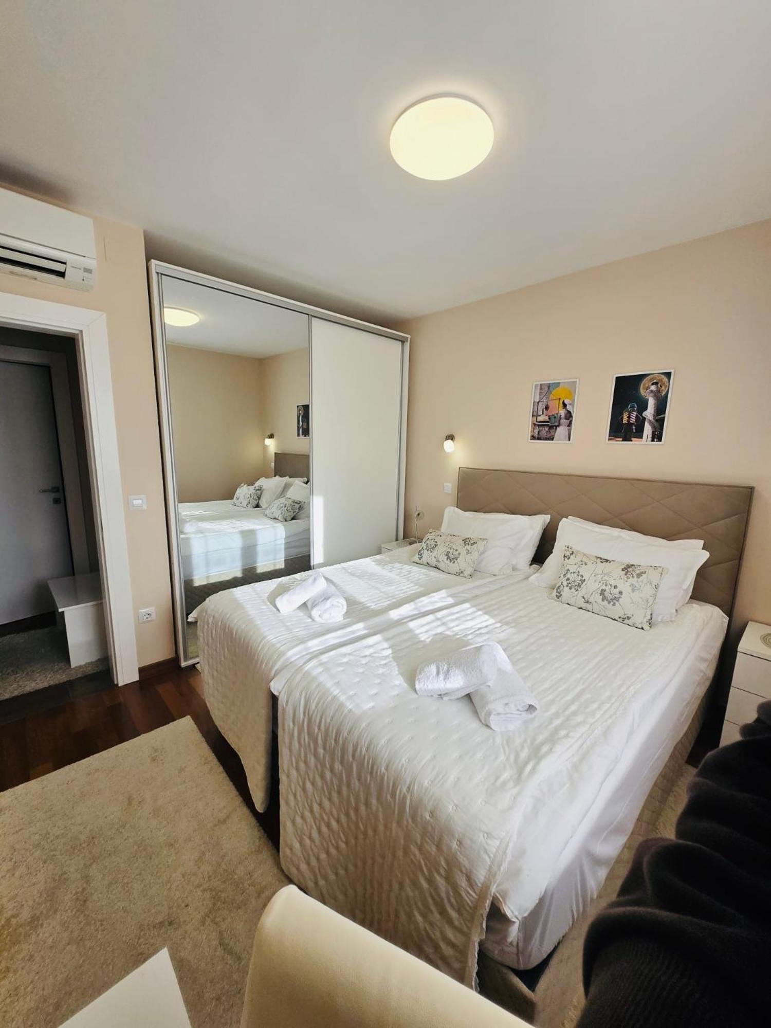 Apartments Luana With Private Jacuzzi Zadar Extérieur photo