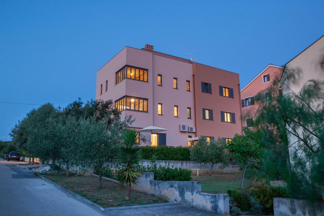 Apartments Luana With Private Jacuzzi Zadar Extérieur photo