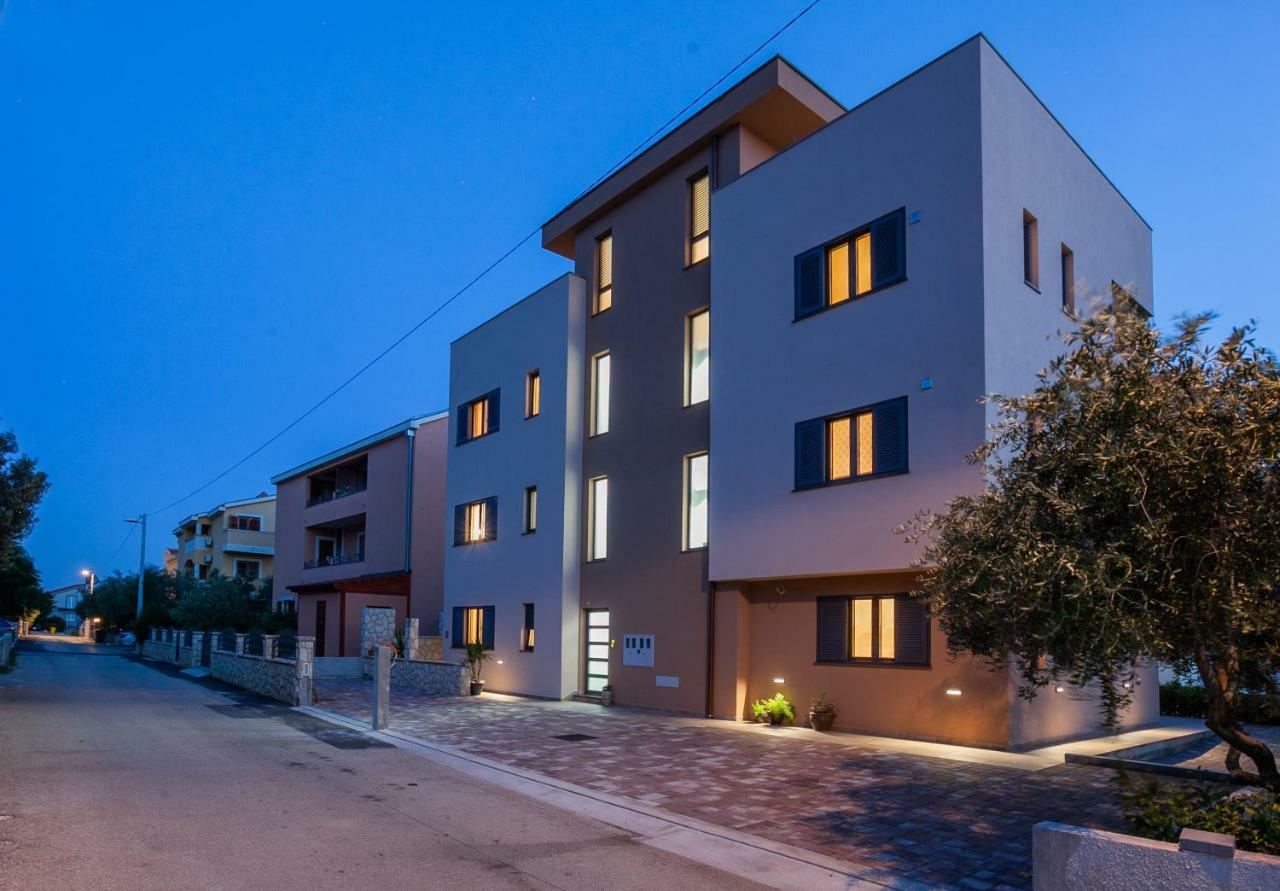 Apartments Luana With Private Jacuzzi Zadar Extérieur photo