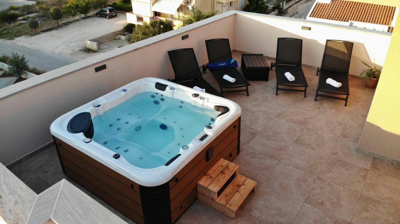 Apartments Luana With Private Jacuzzi Zadar Extérieur photo